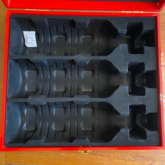 Lamborghini Wine Box Red Shiny Case Gold Lettering & Hardware *EMPTY - BOX ONLY - Picture 8 of 8